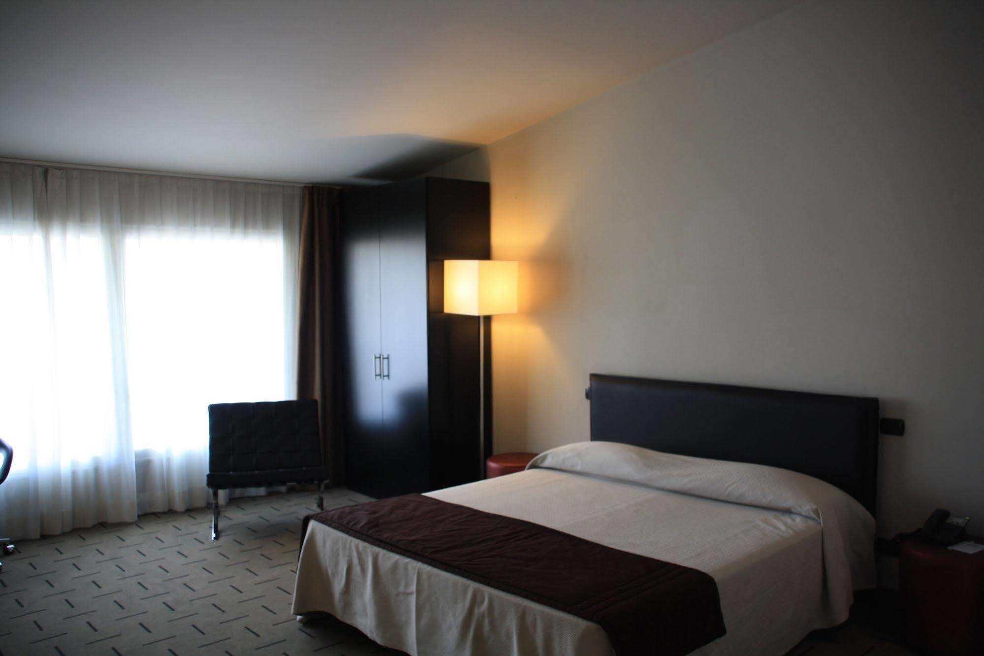 Hotel Continental Cremona Luaran gambar