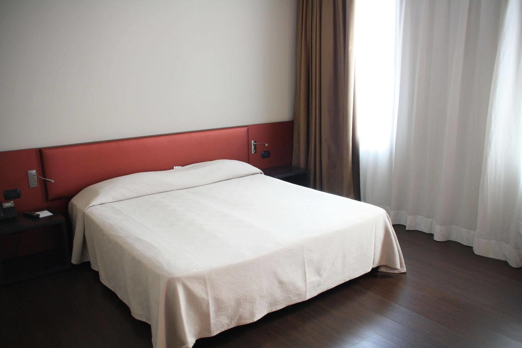Hotel Continental Cremona Luaran gambar